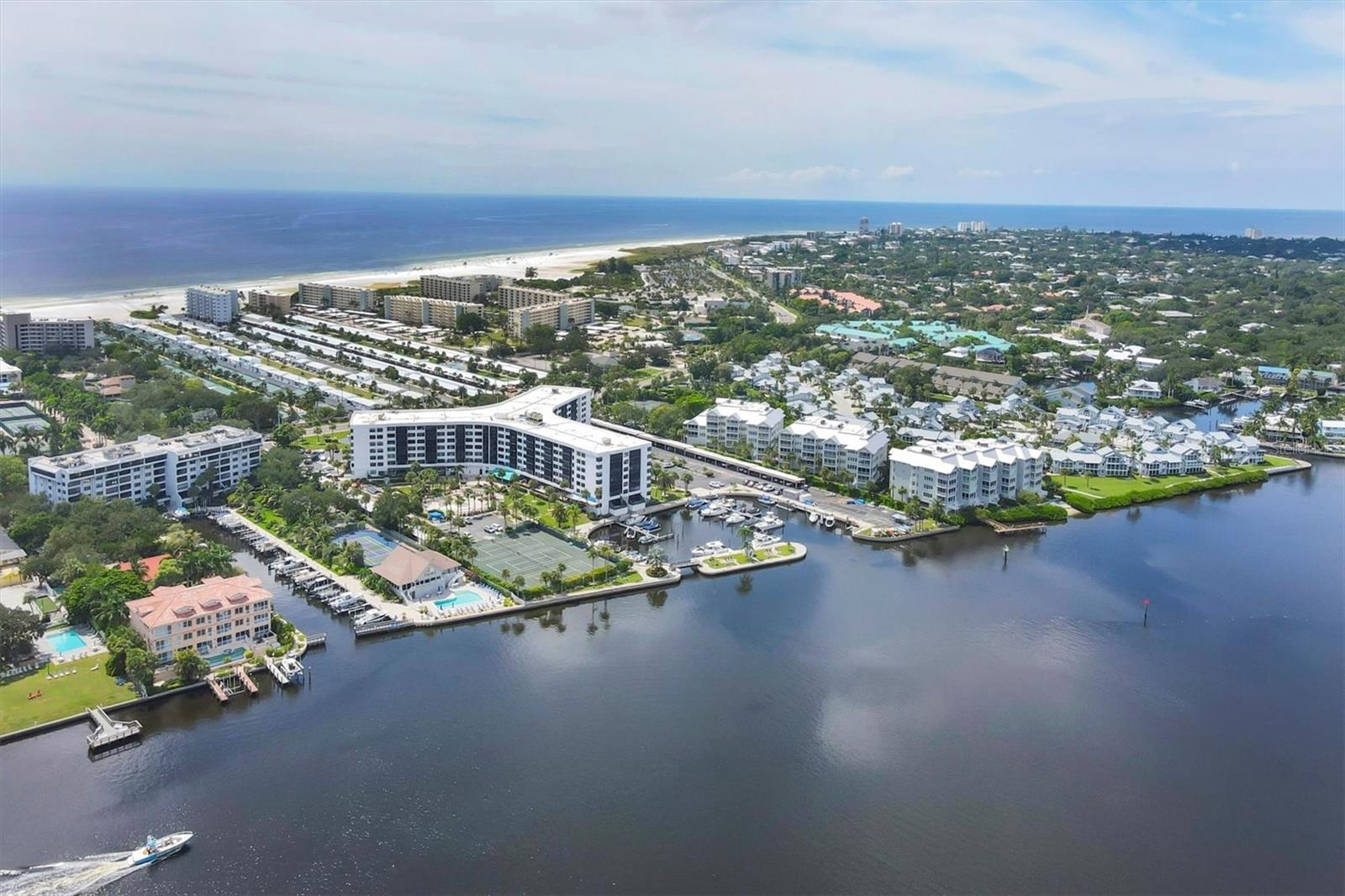 HARBOR TOWERS Y & R - Residential