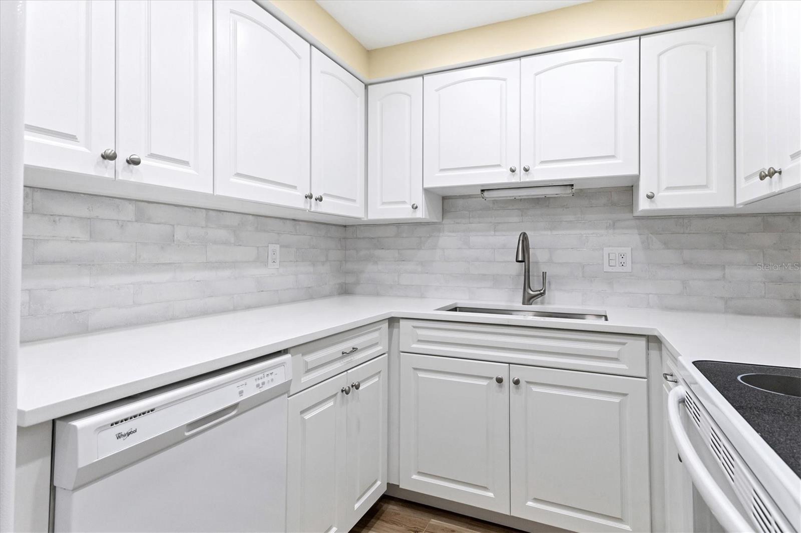 HARBOR TOWERS Y & R - Residential