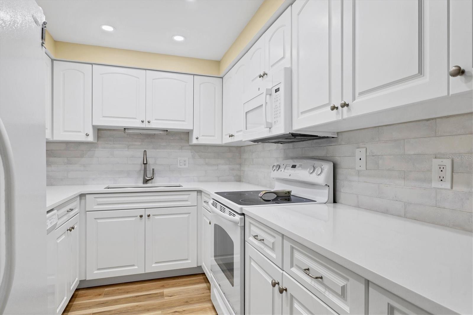 HARBOR TOWERS Y & R - Residential