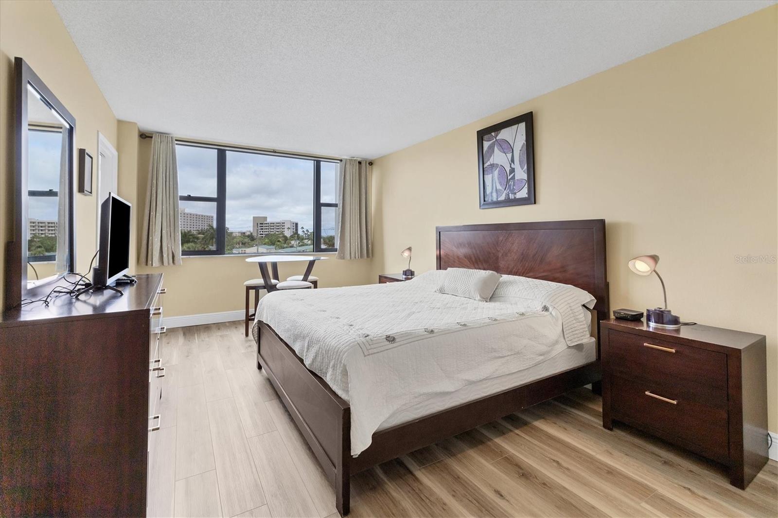 HARBOR TOWERS Y & R - Residential