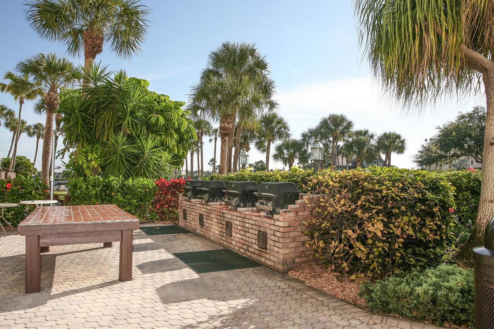 HARBOR TOWERS Y & R - Residential