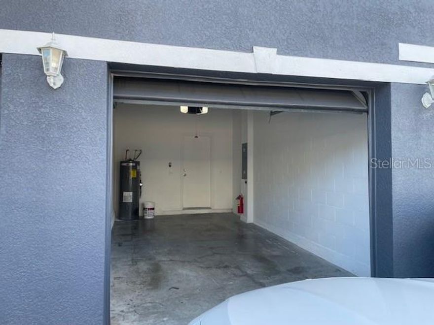 Beautiful apartment in the gated community of Carter Glen, offering security, a clubhouse, playground, 2 bedrooms, 2 bathrooms, a modern kitchen, and new carpet. Excellent location near banks, supermarkets, restaurants, Lake Nona, downtown, Orlando International Airport, and much more! Don’t miss this opportunity.