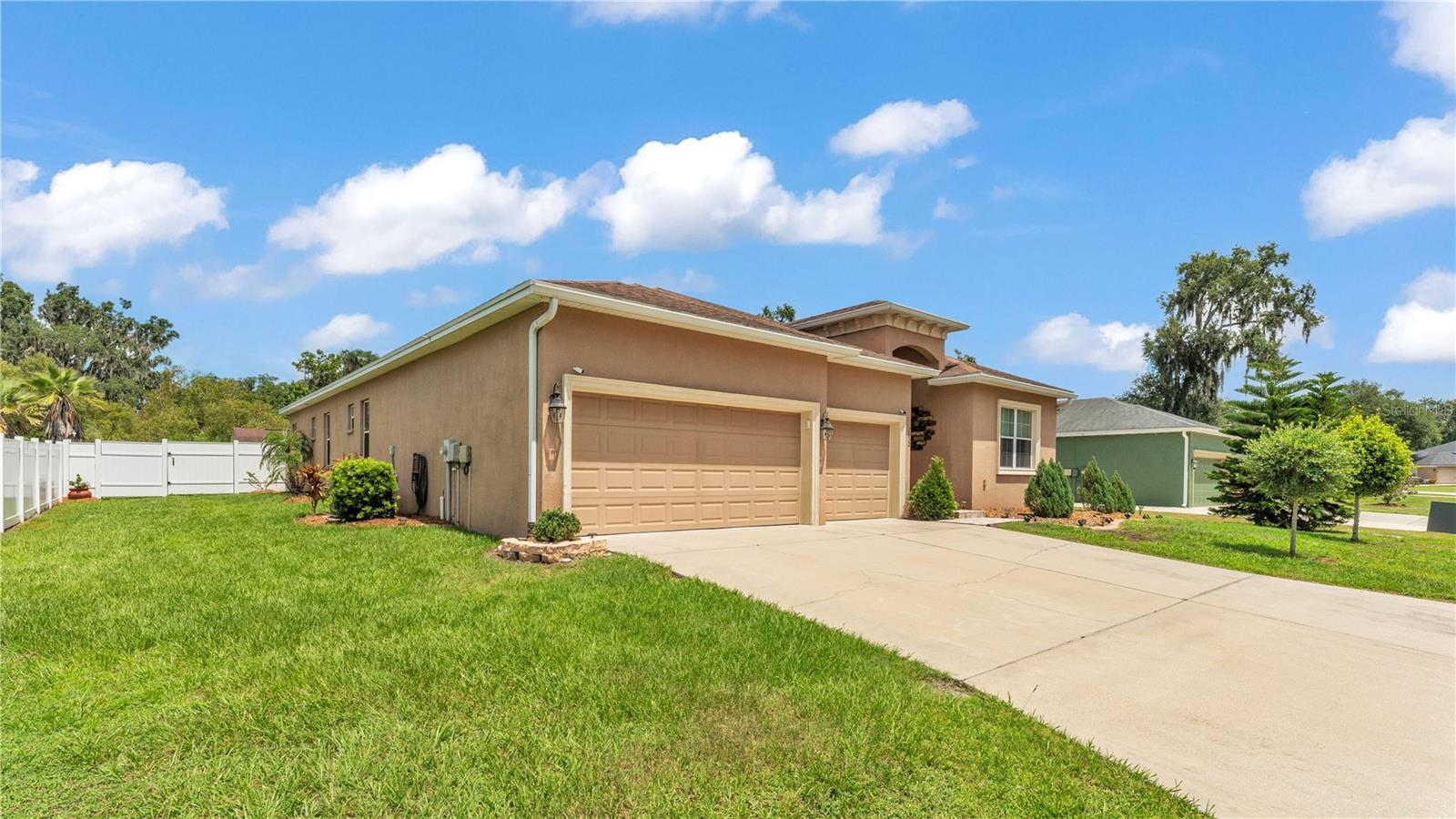 BLACKWATER OAKS - Residential