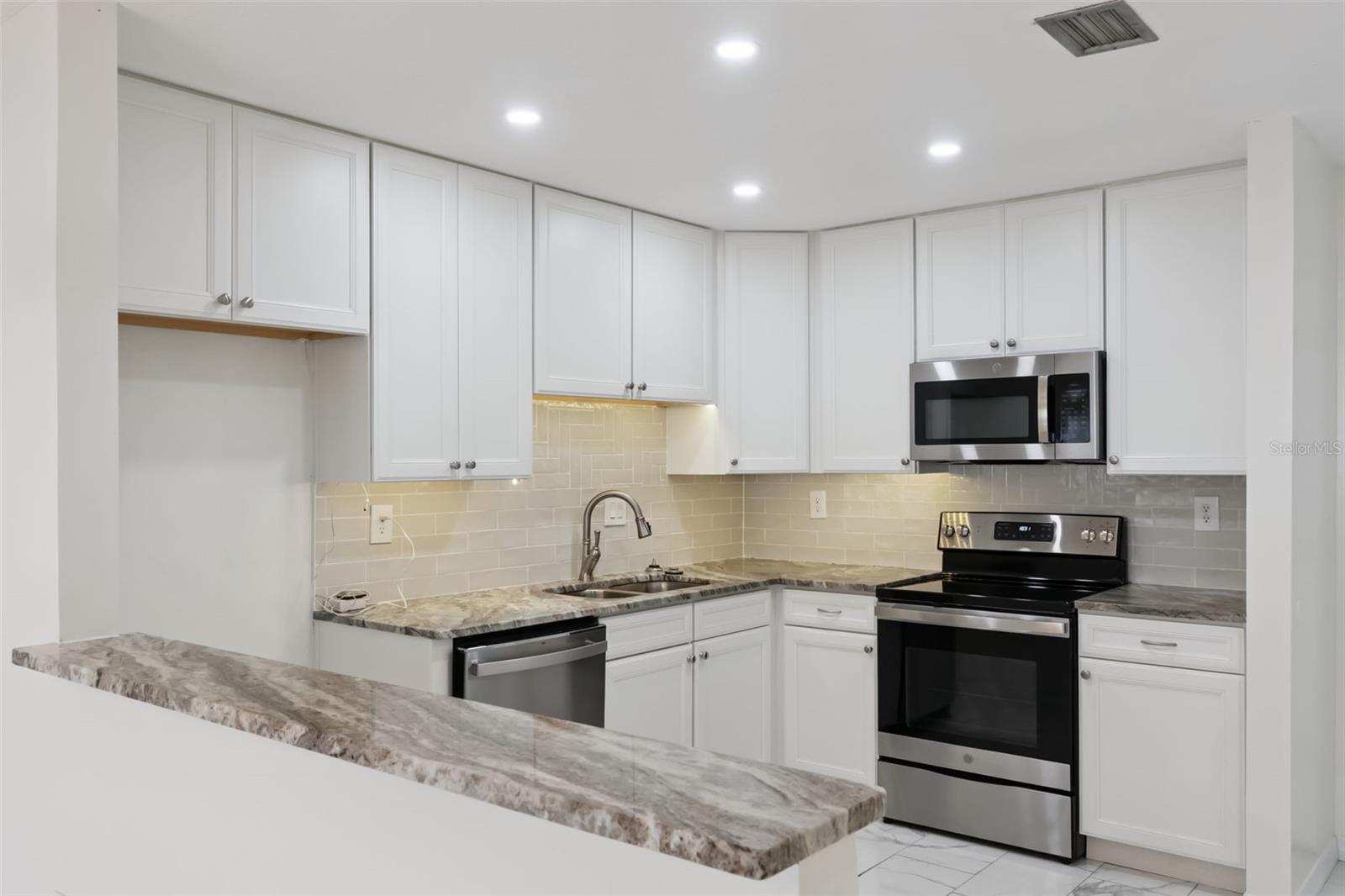 PARK LAKE VILLAS CONDO - Residential