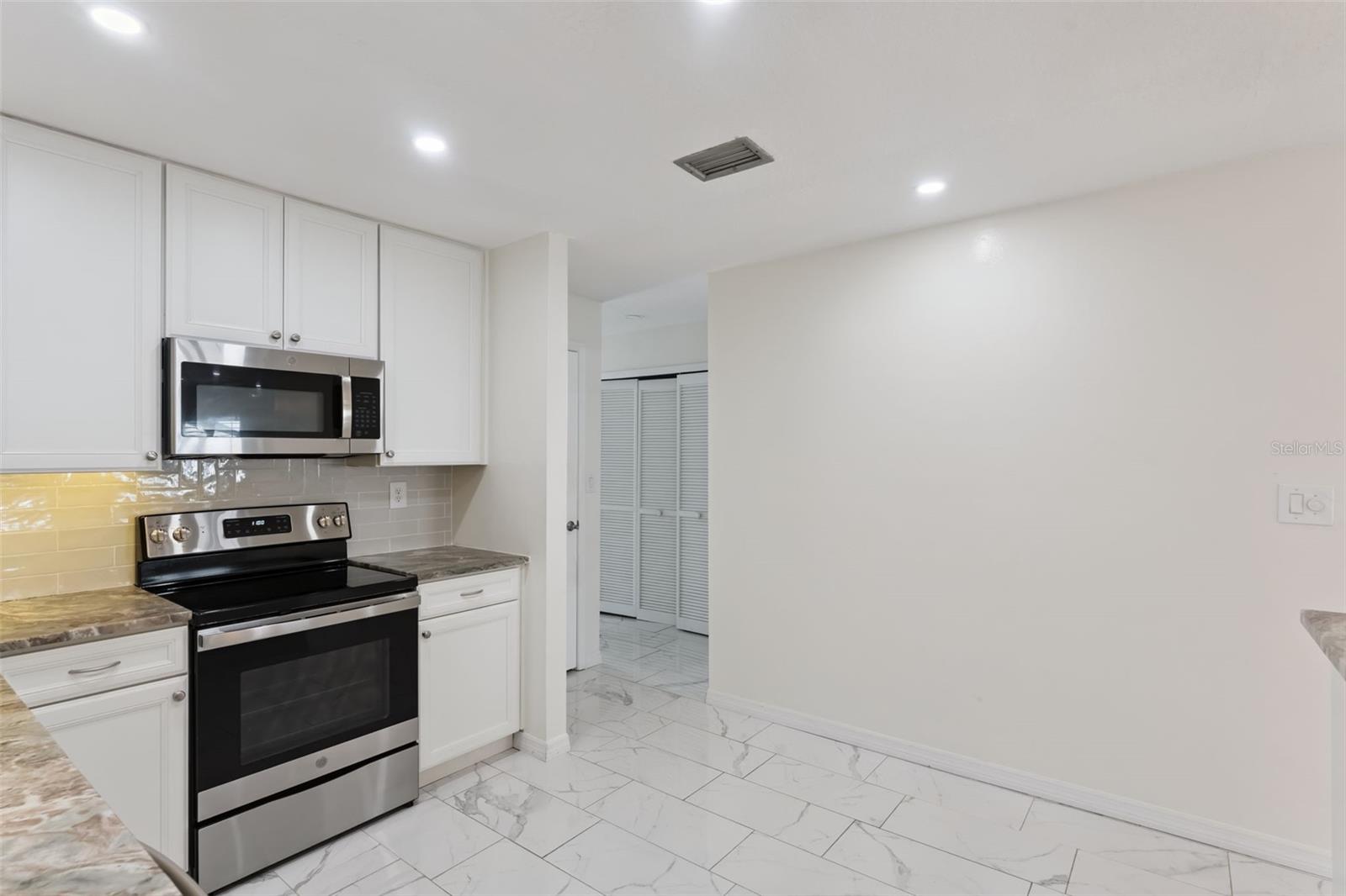 PARK LAKE VILLAS CONDO - Residential