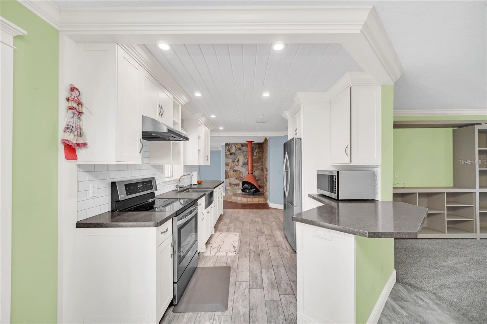 Search 4 581 WOODLAWN TERRACE