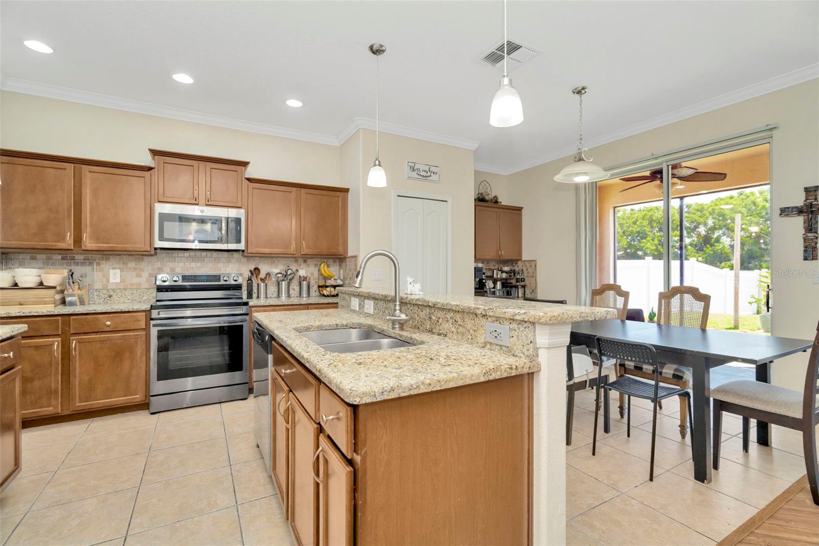 SHELL POINT MANOR - Residential