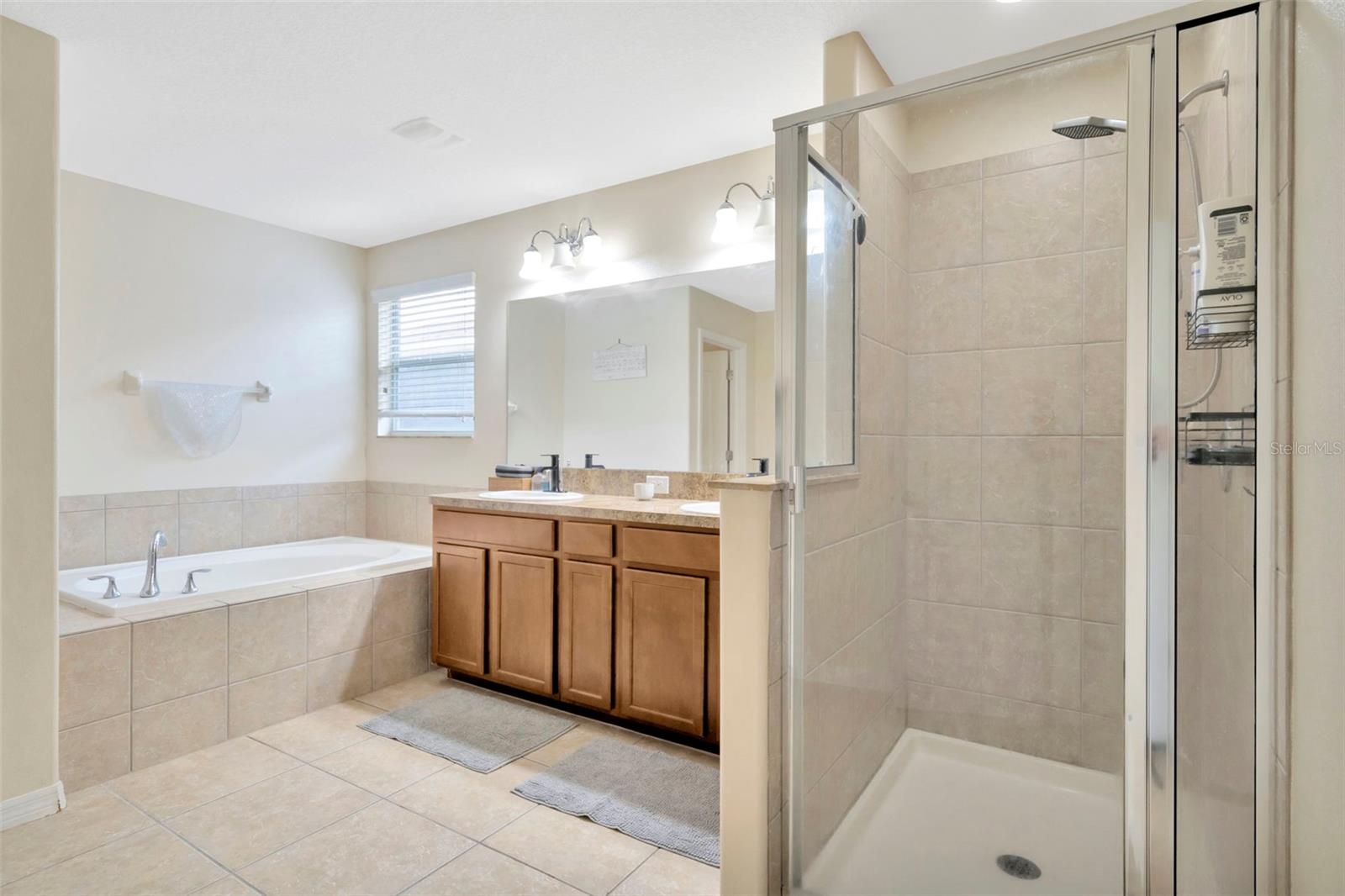 SHELL POINT MANOR - Residential