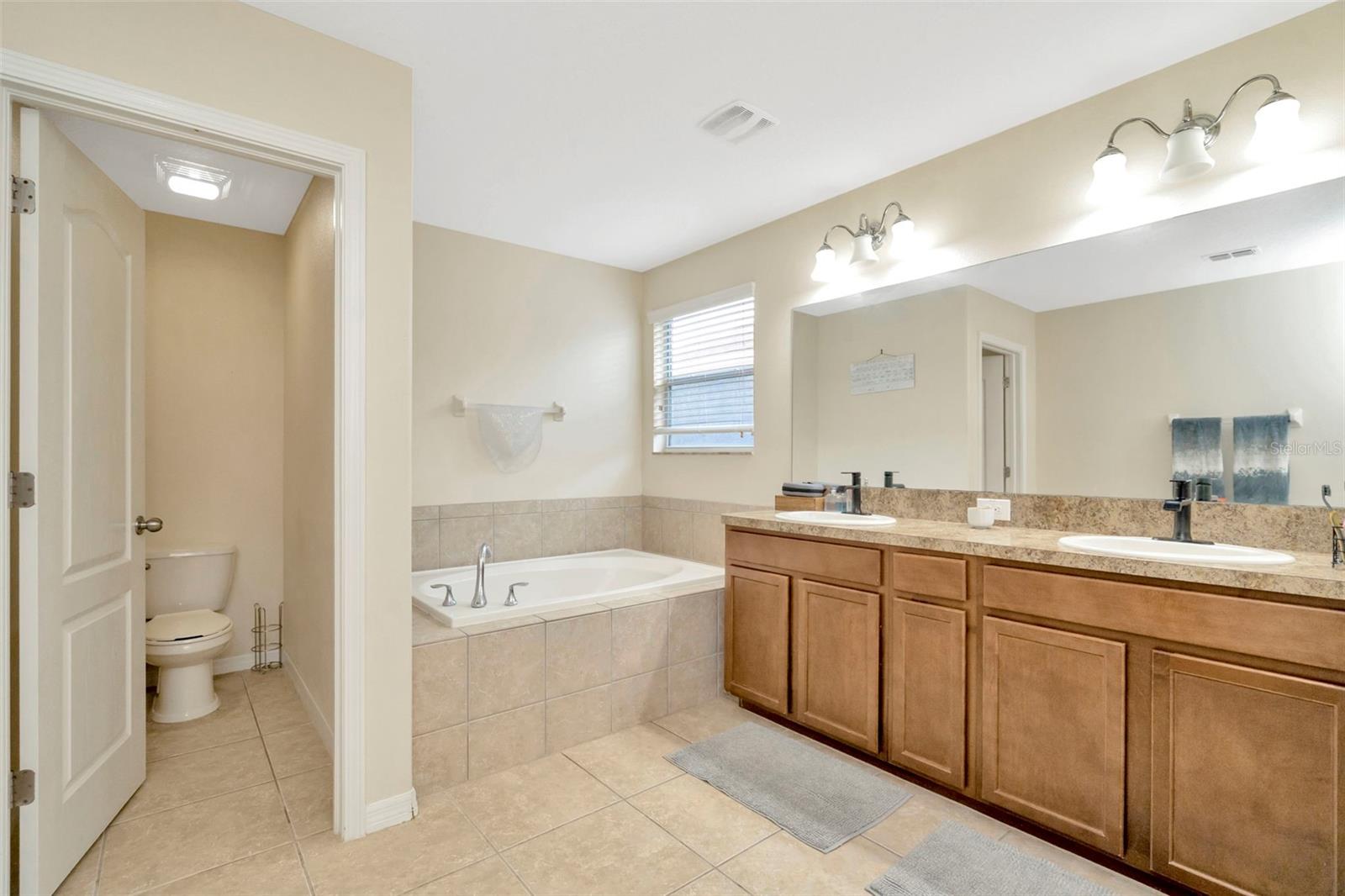 SHELL POINT MANOR - Residential