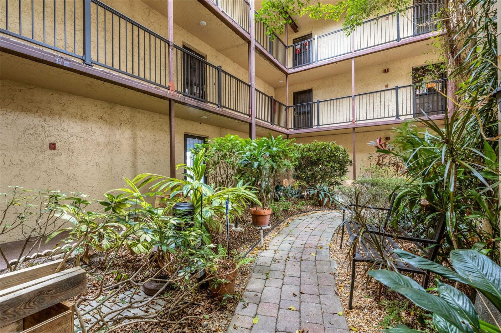 KIMBERLEA CONDO 02 - Residential