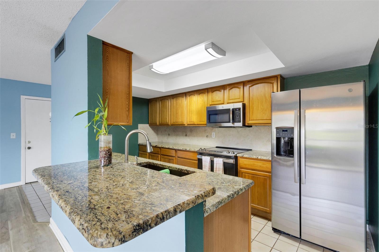 KIMBERLEA CONDO 02 - Residential