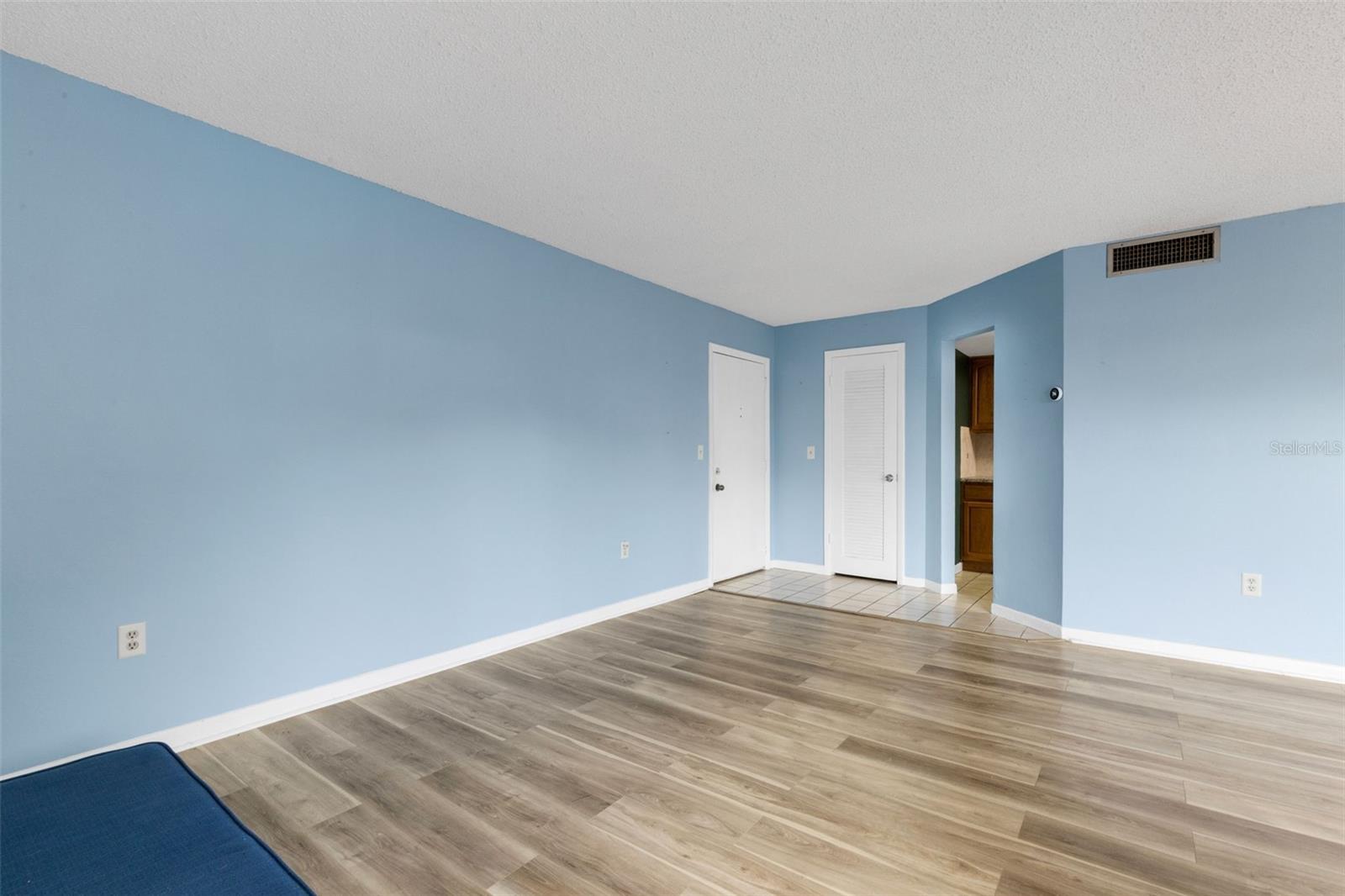 KIMBERLEA CONDO 02 - Residential