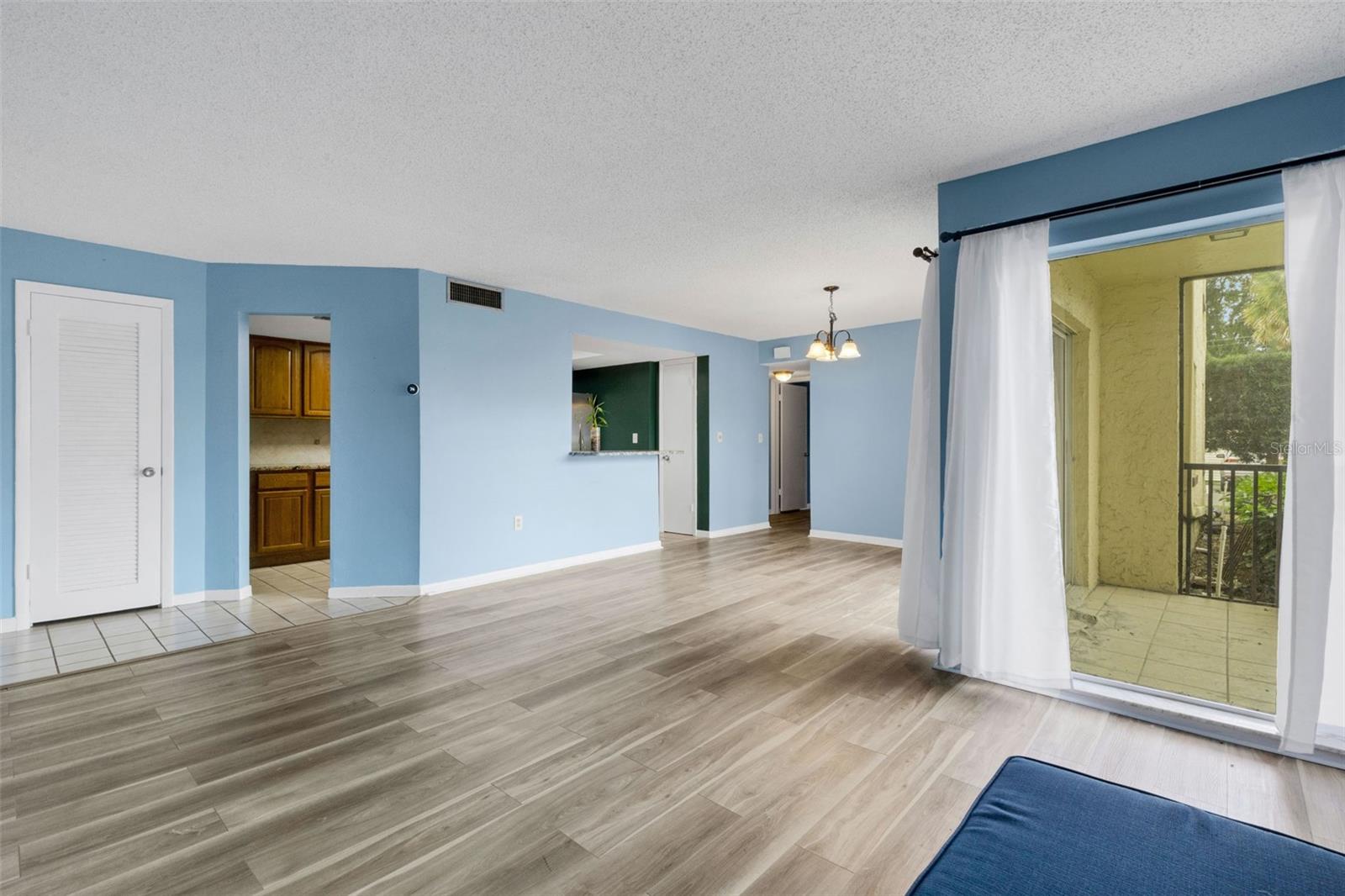 KIMBERLEA CONDO 02 - Residential