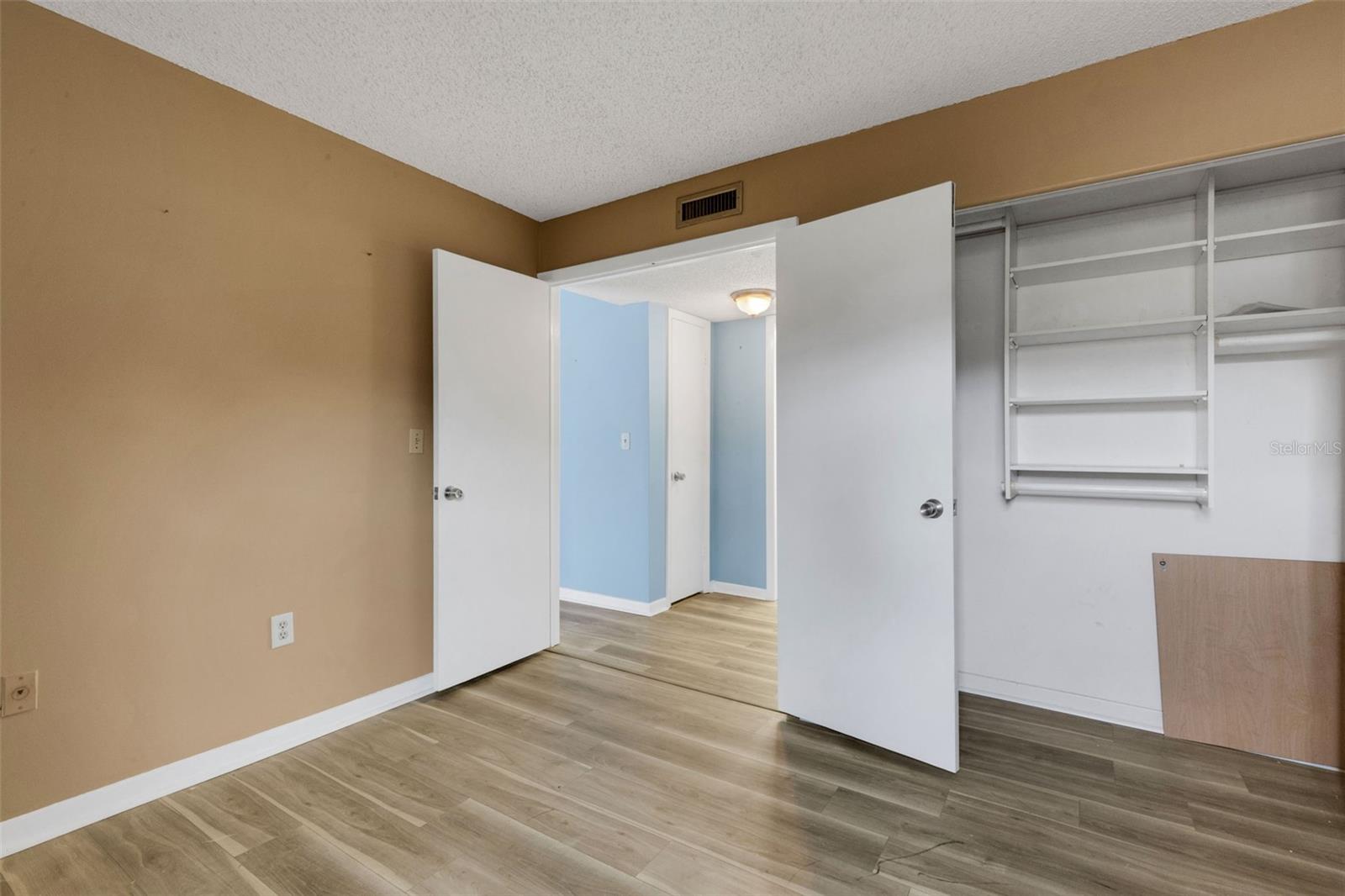 KIMBERLEA CONDO 02 - Residential