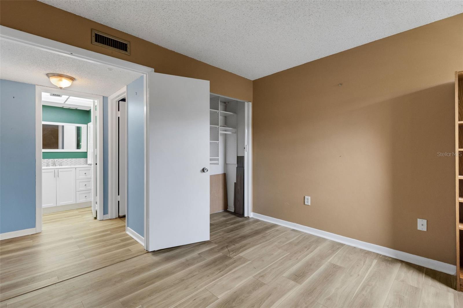 KIMBERLEA CONDO 02 - Residential