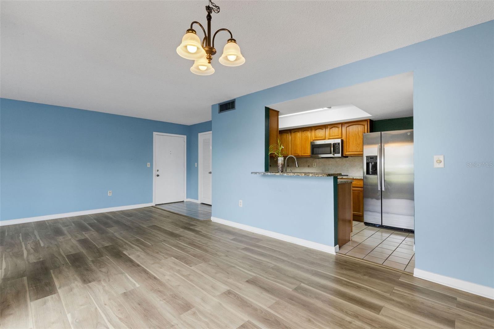 KIMBERLEA CONDO 02 - Residential