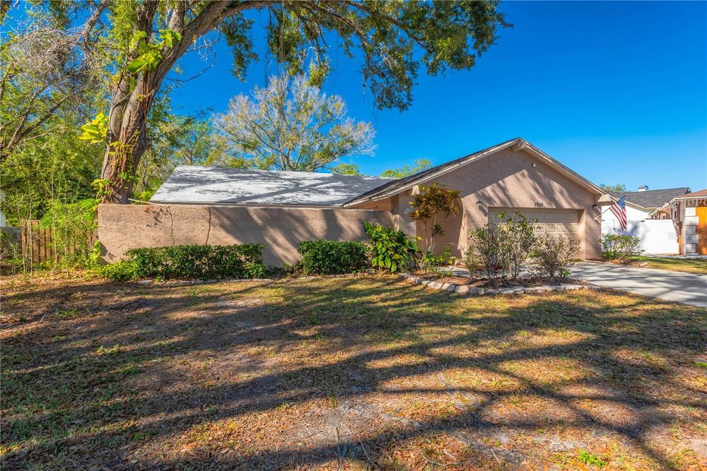 Photo of 3206 Shady Glen Circle, Tampa, FL 33618 (MLS # TB8466709)