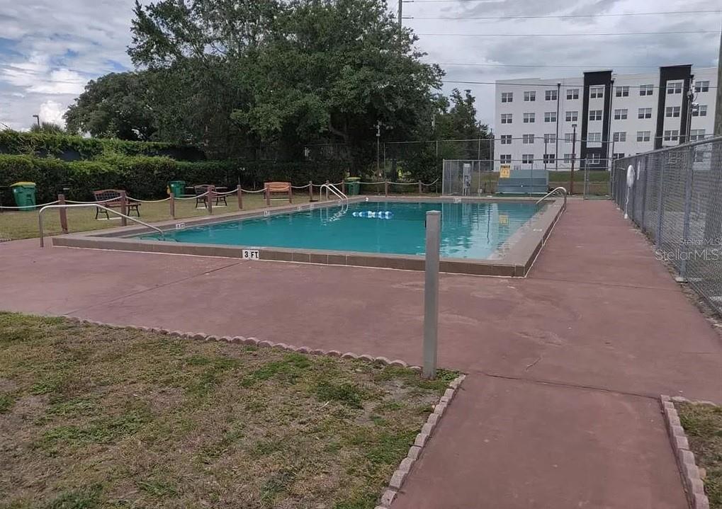PLAZA DE LAS FUENTES CONDO - Residential
