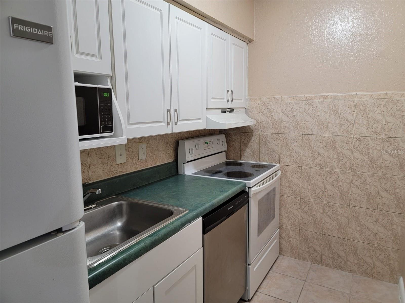 PLAZA DE LAS FUENTES CONDO - Residential