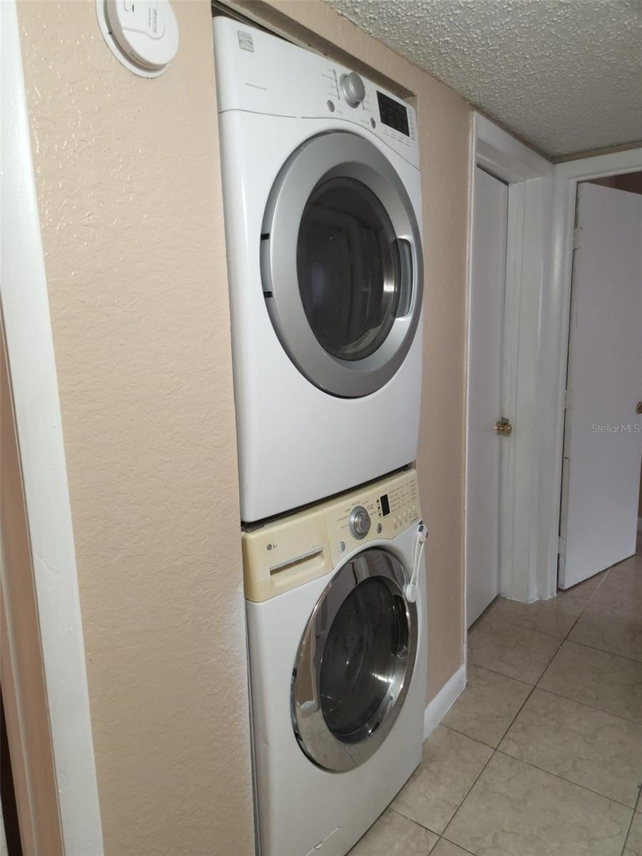 PLAZA DE LAS FUENTES CONDO - Residential