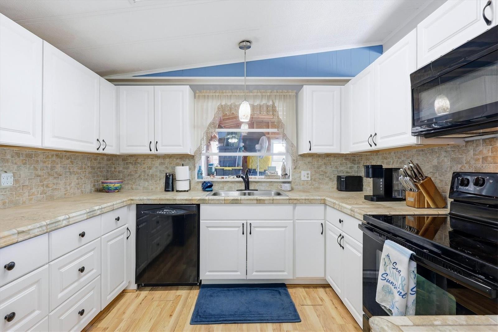 LEMON BAY ISLES PH 02 - Residential