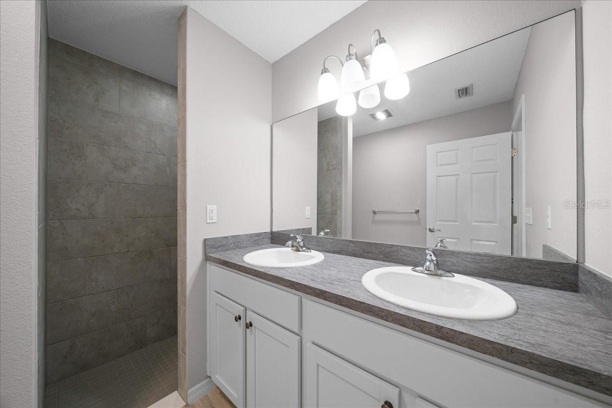 SILVER SPGS SHORES UN #32 - Residential