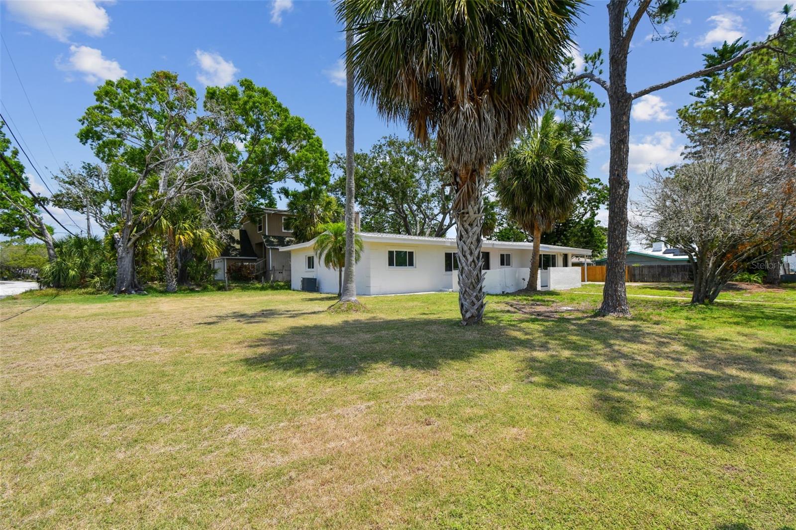 695 SUNSET DR