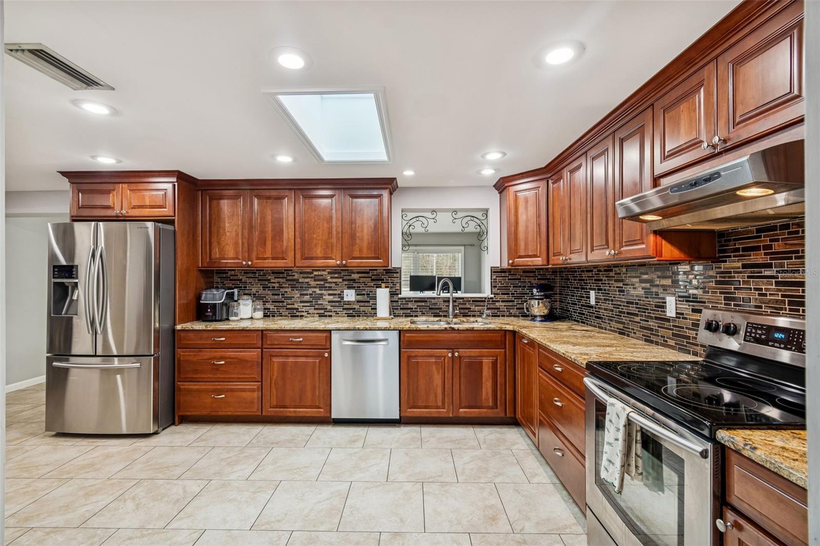 GOLDEN ACRES - Residential