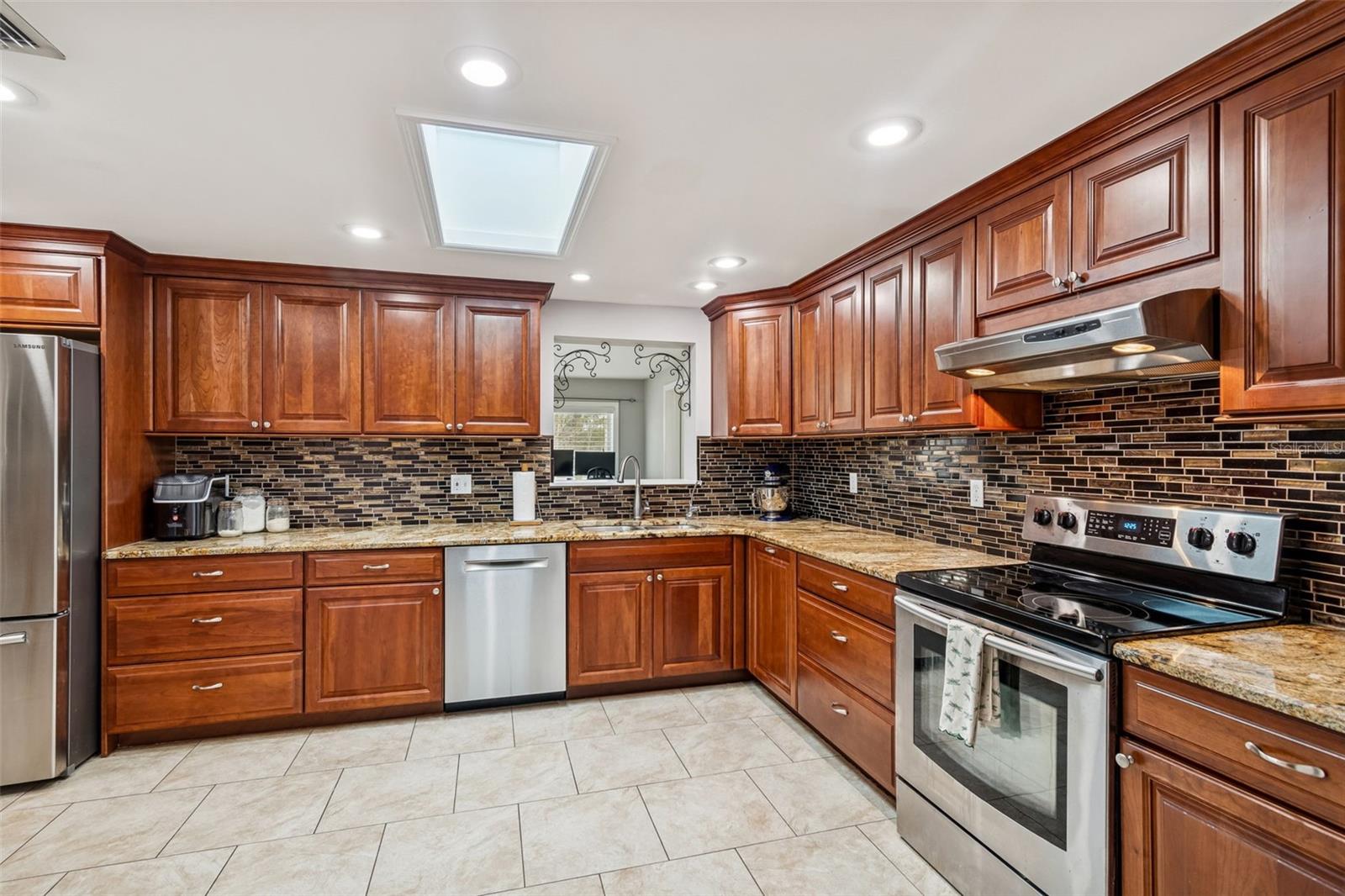 GOLDEN ACRES - Residential