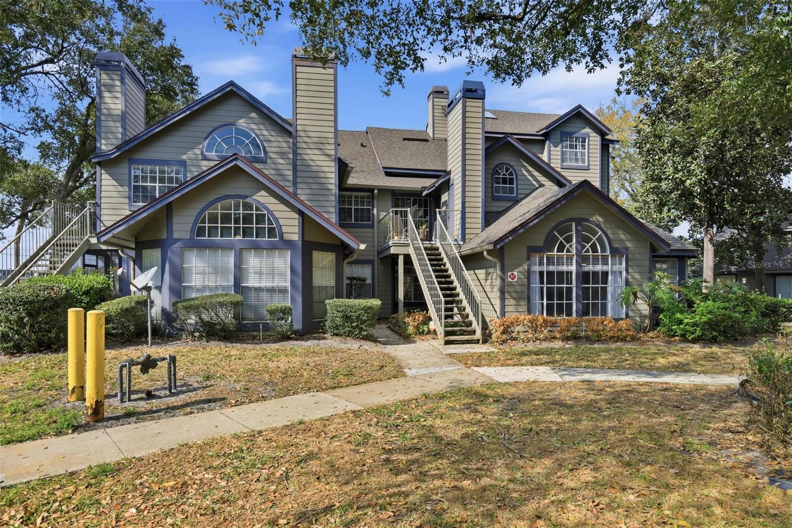 966 HELMSLEY COURT 100