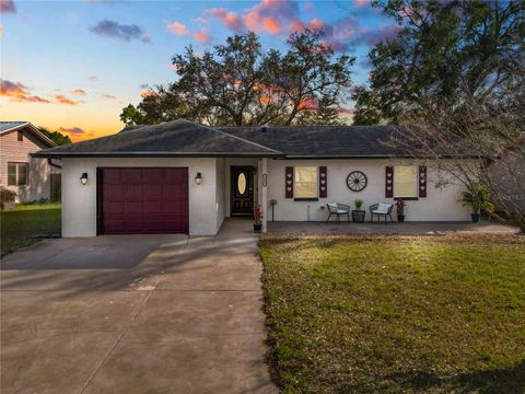 A home in LAKELAND