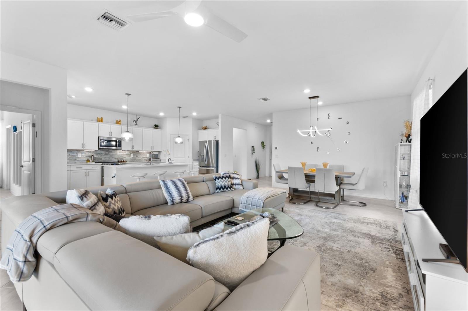LAKESPUR/WELLEN PARK - Residential Lease