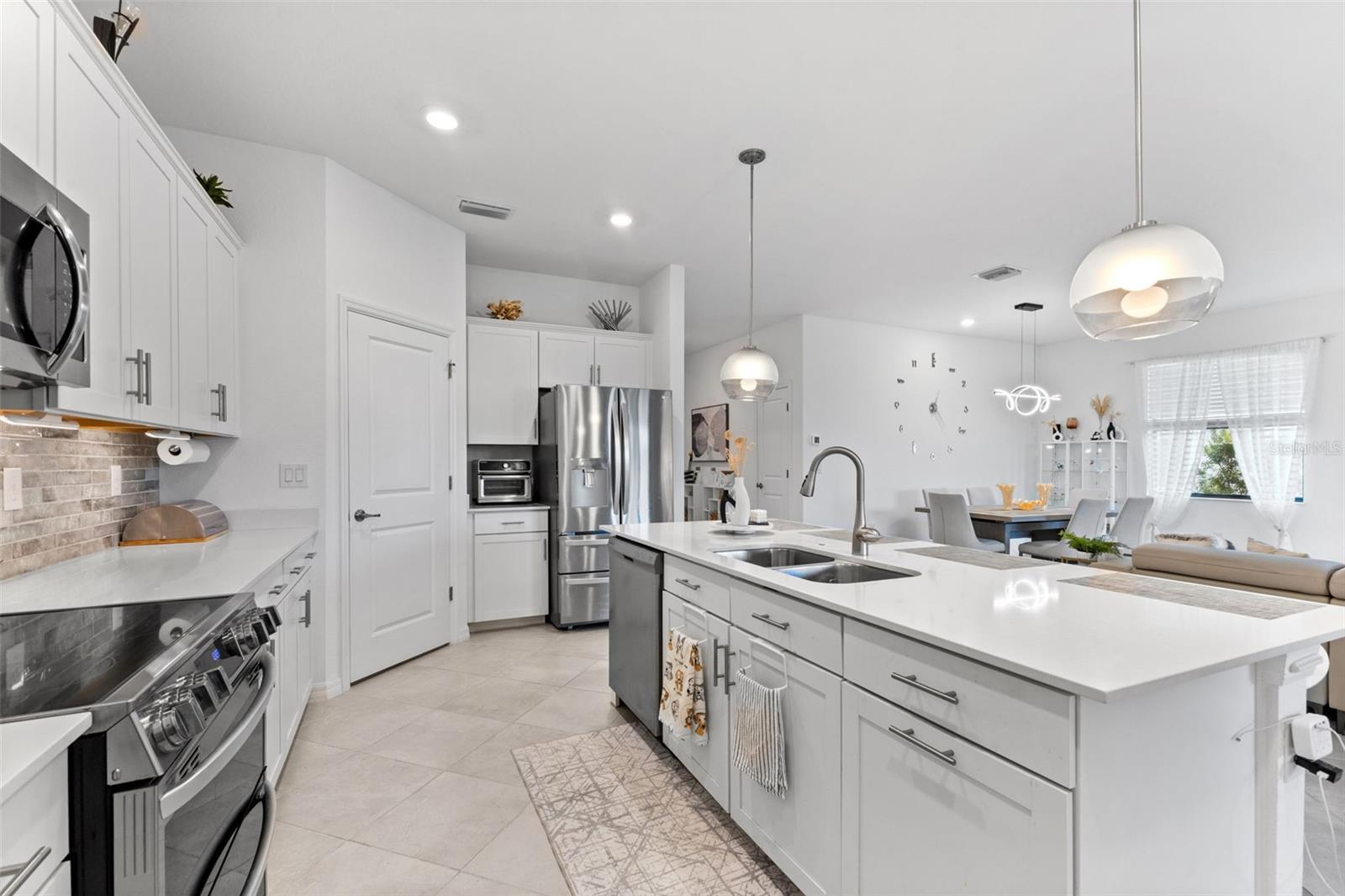 LAKESPUR/WELLEN PARK - Residential Lease