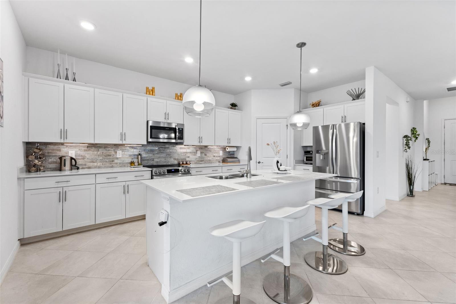 LAKESPUR/WELLEN PARK - Residential Lease