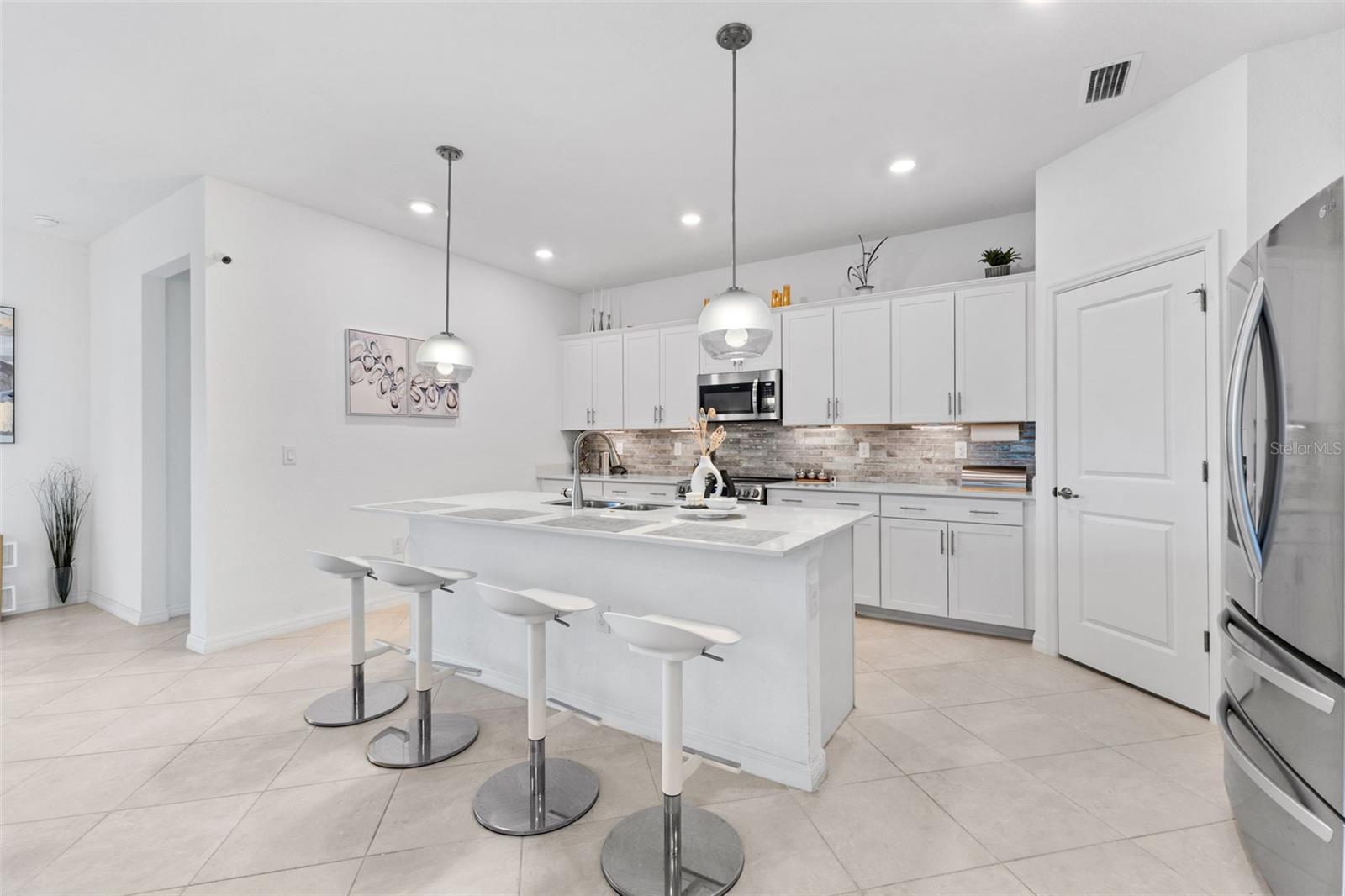 LAKESPUR/WELLEN PARK - Residential Lease