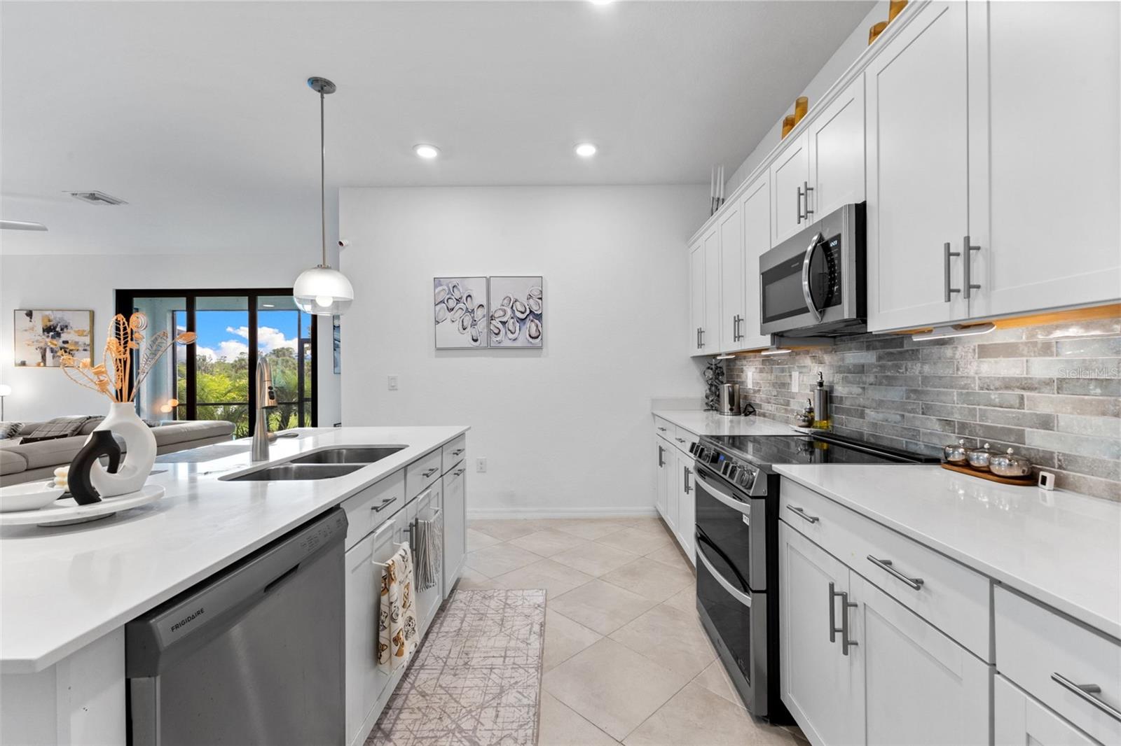 LAKESPUR/WELLEN PARK - Residential Lease