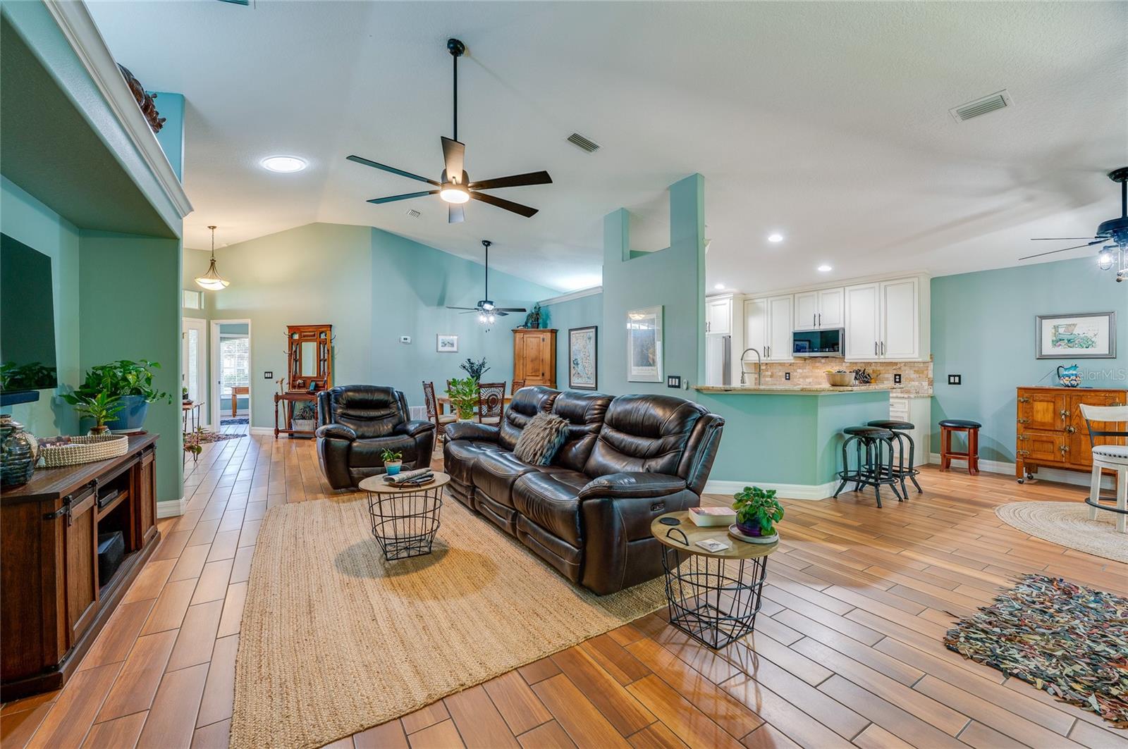 CYPRESS COVE/PELICAN BAY 03 - Residential