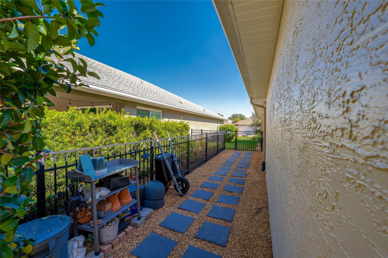 CYPRESS COVE/PELICAN BAY 03 - Residential