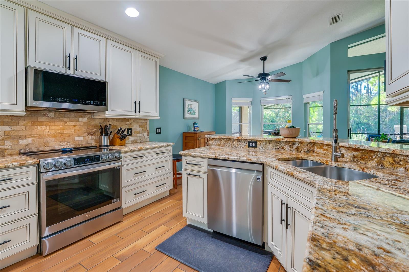 CYPRESS COVE/PELICAN BAY 03 - Residential