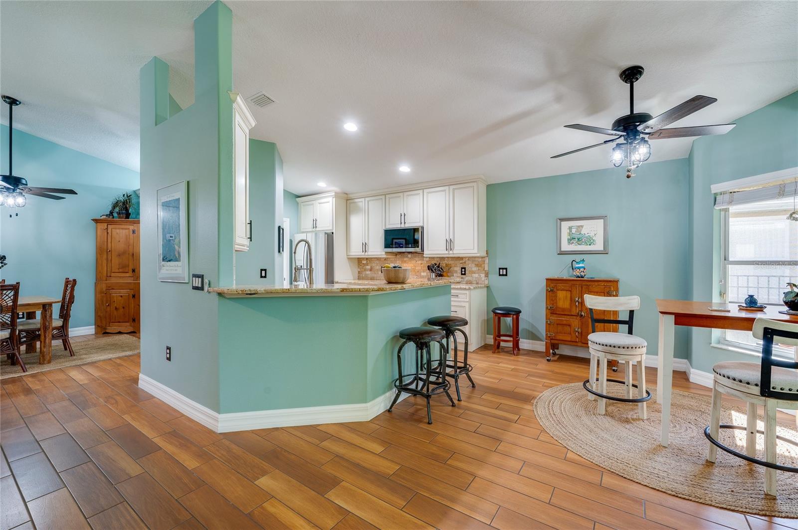 CYPRESS COVE/PELICAN BAY 03 - Residential