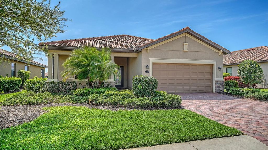 Photo of 6517 Willowshire Way, Bradenton, FL 34212 (MLS # A4685964)