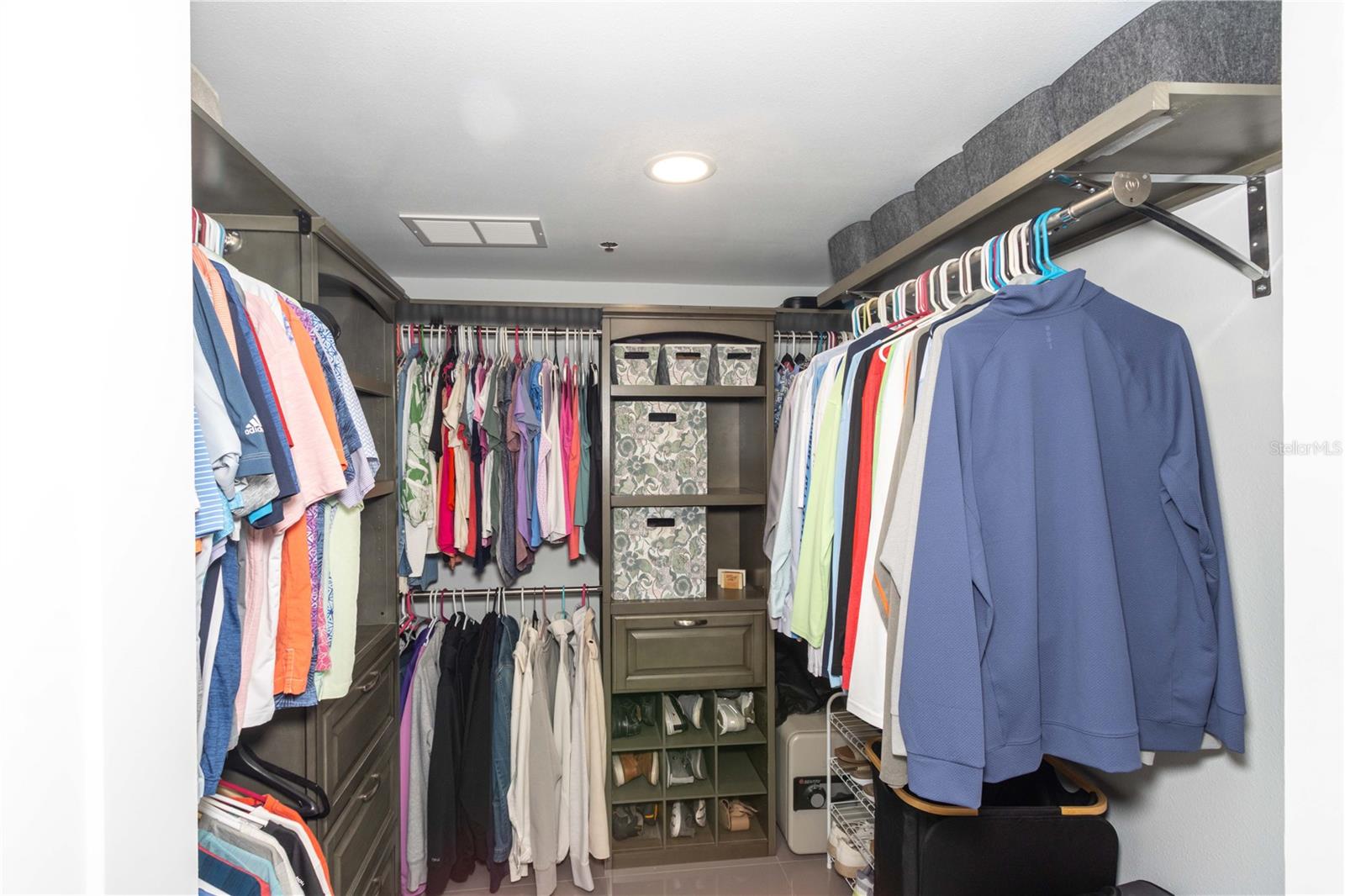 ISLAND WALK CONDO - Residential Lease