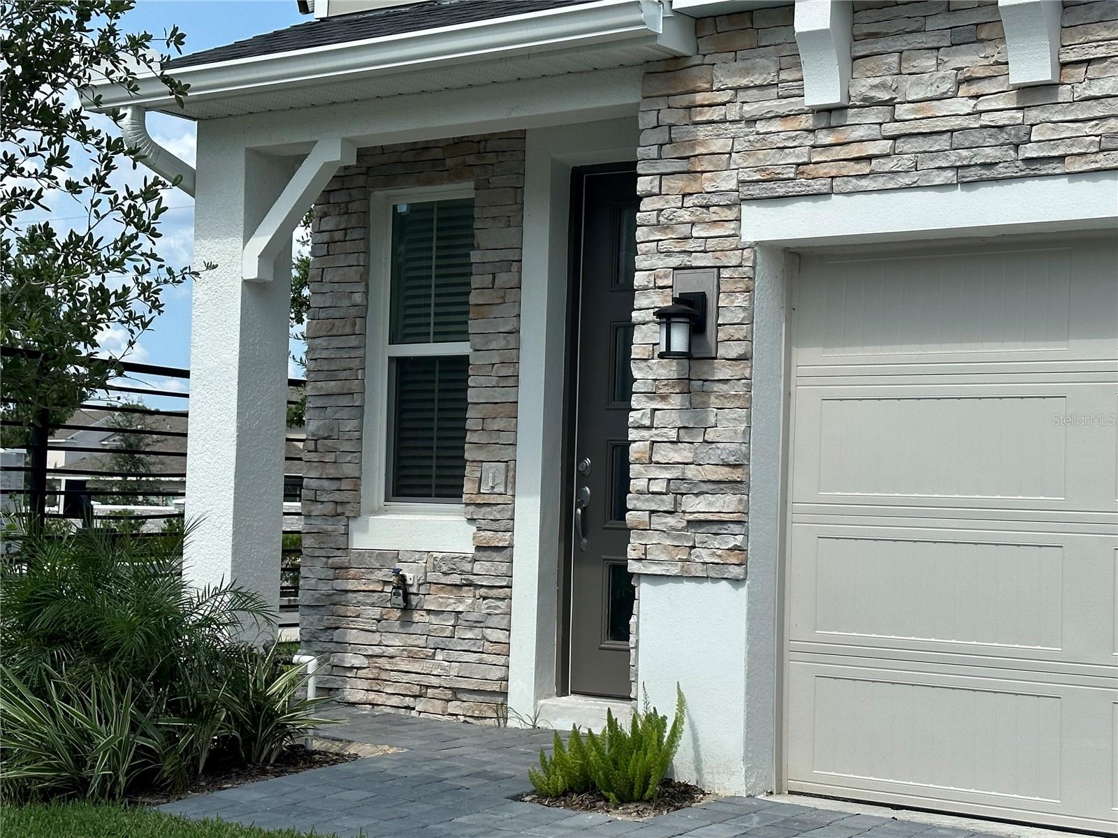 TOWNHOMES AT RIVERS EDGE - Residential Lease