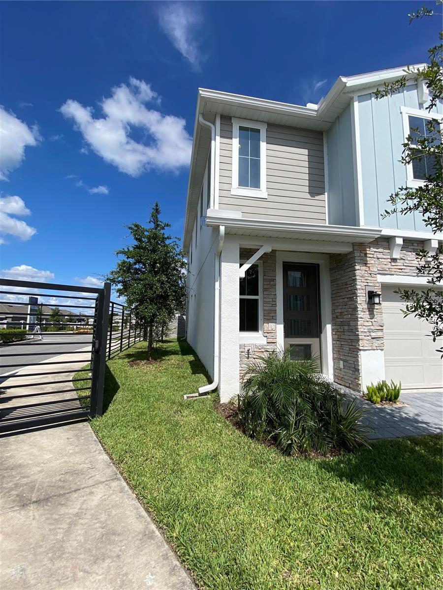 TOWNHOMES AT RIVERS EDGE - Residential Lease