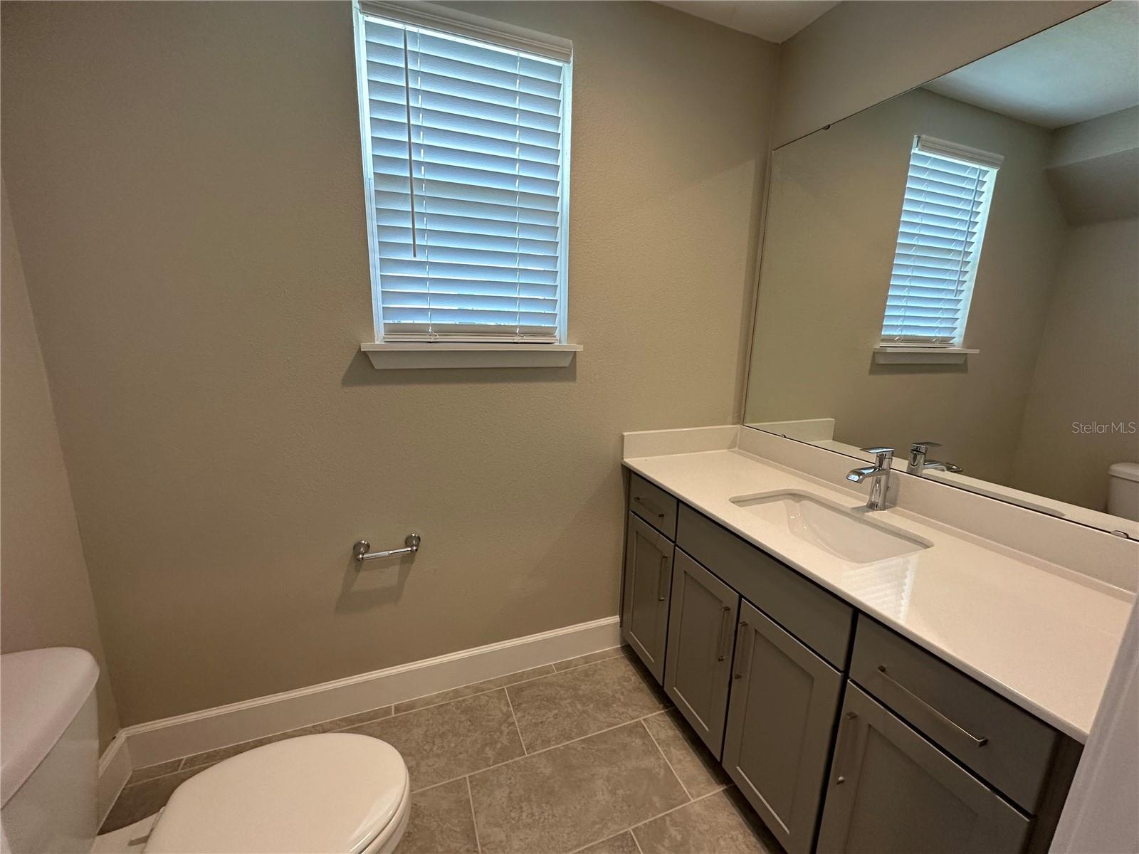 TOWNHOMES AT RIVERS EDGE - Residential Lease