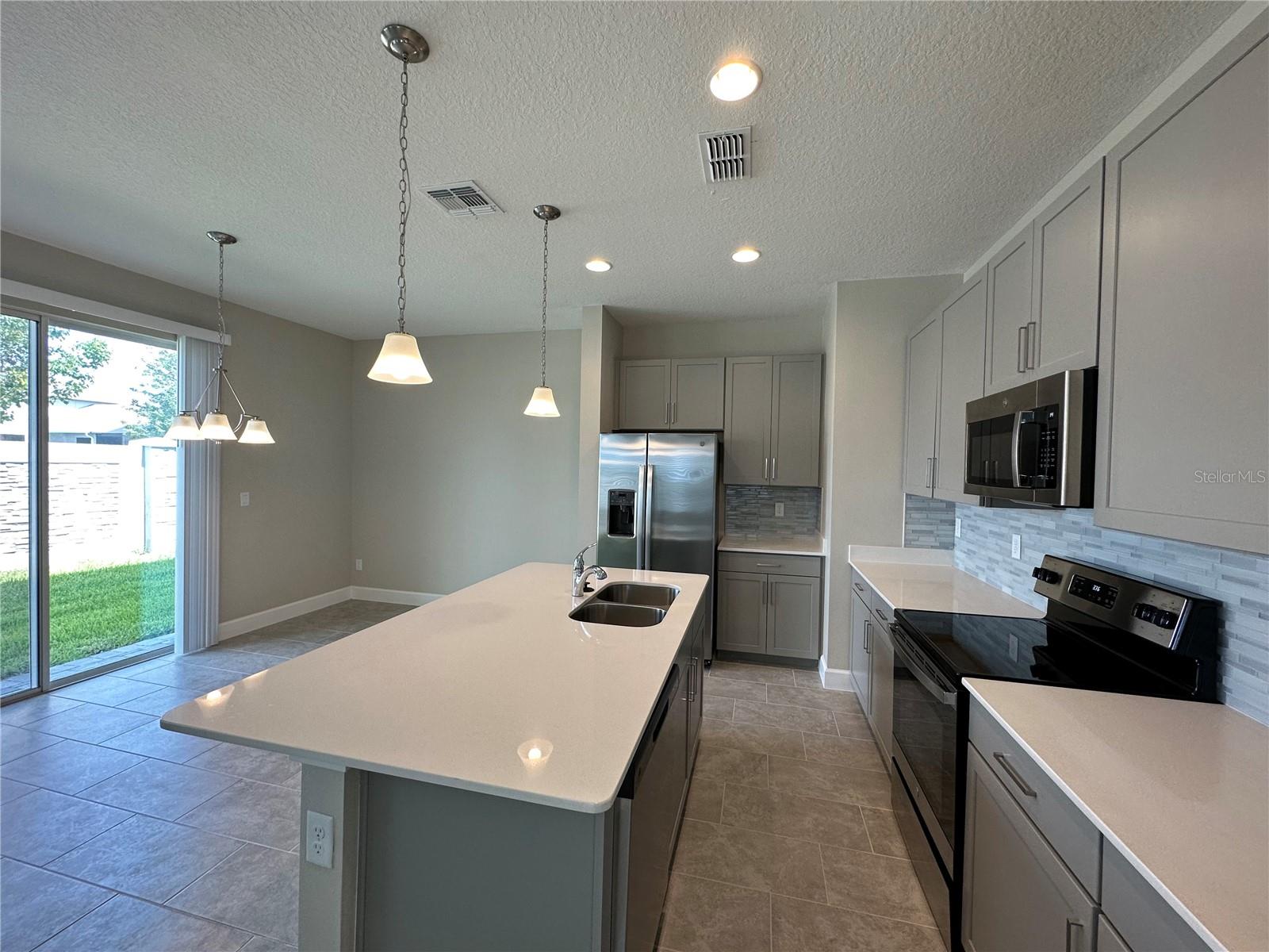 TOWNHOMES AT RIVERS EDGE - Residential Lease