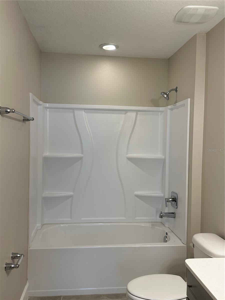 TOWNHOMES AT RIVERS EDGE - Residential Lease