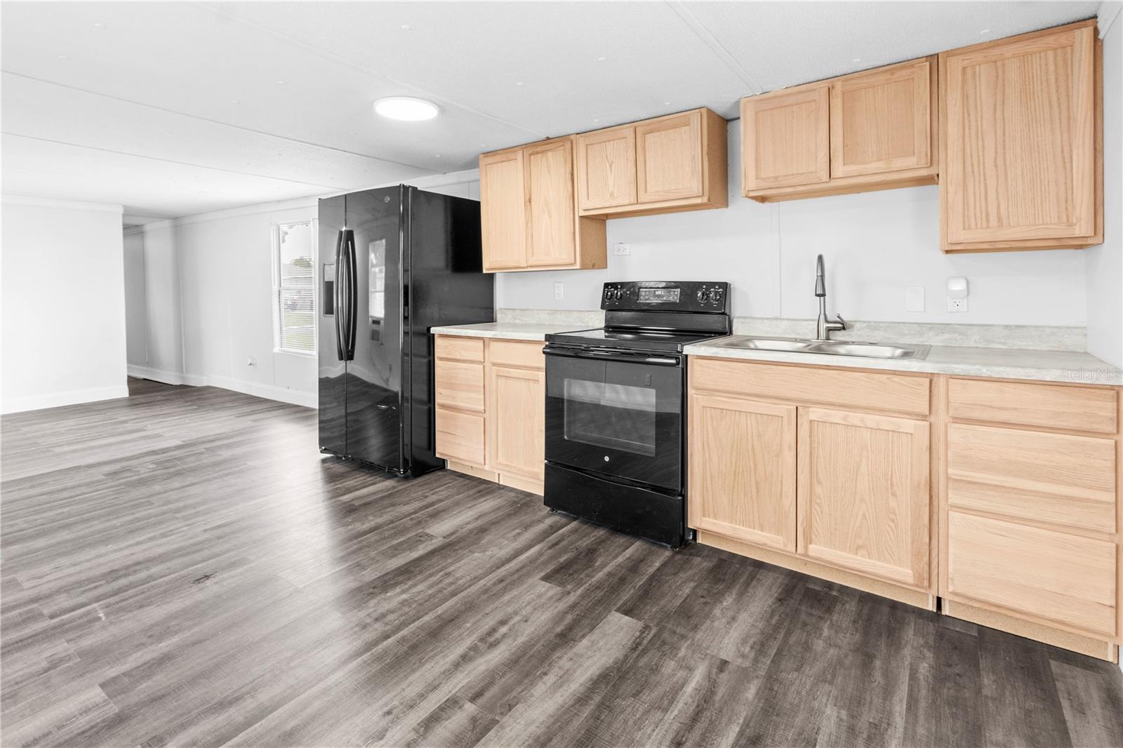 1221 N VALRICO ROAD 64