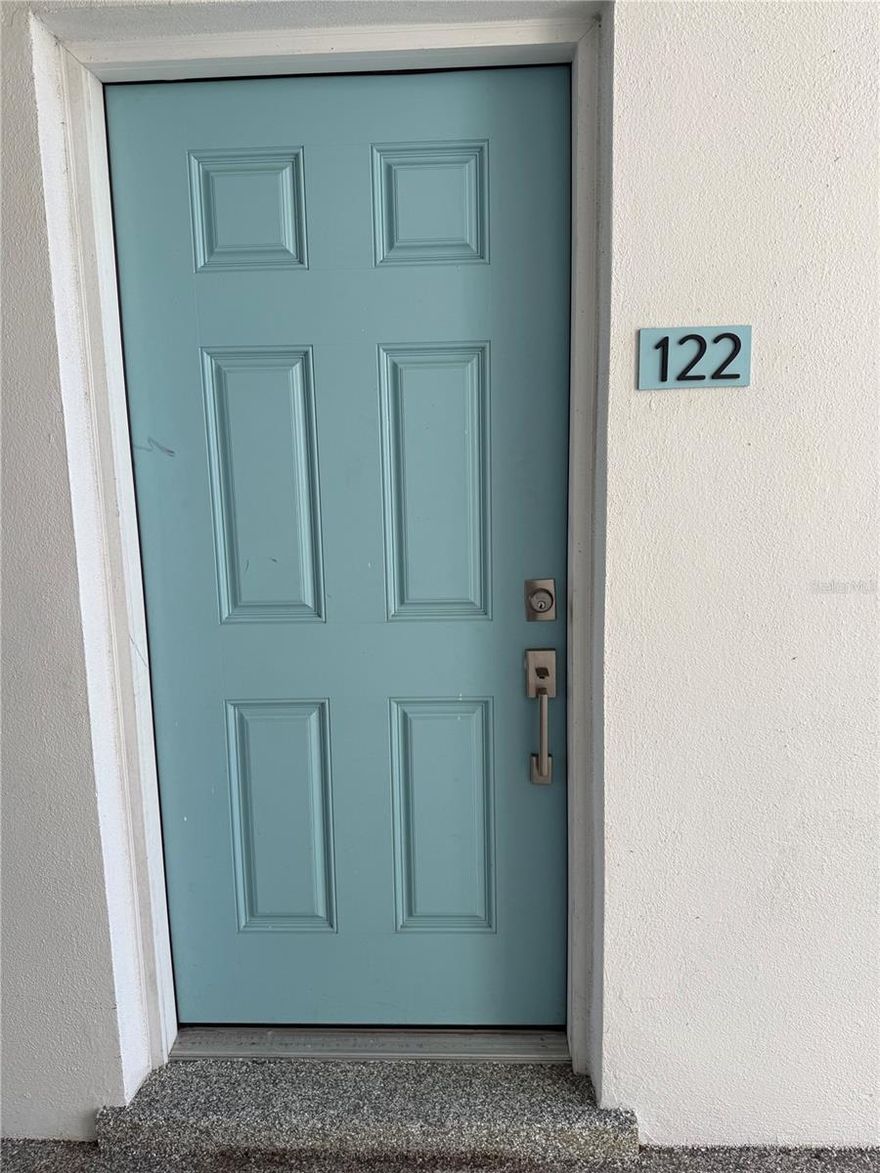 Available now!!  Great location in South Tampa!! This is a gated community, convenient to "A" rated schools, shopping, restaurants, movie theaters, nightlife and Tampa International Airport. This is a 1bedroom /1 bathroom with a private balcony overlooking the pool. With a warm sense of a community, minutes to Westshore and International Mall. Easy access to mayor highways (I-4, I-275 and Veterans Suncoast Parkway) makes it easy to get to Clearwater, St. Petersburg, the Pinellas beaches, and Downtown Tampa.

Call and ask for the month's special!