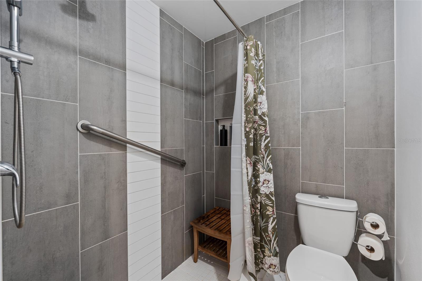 LAZY OAKS CONDO - Residential